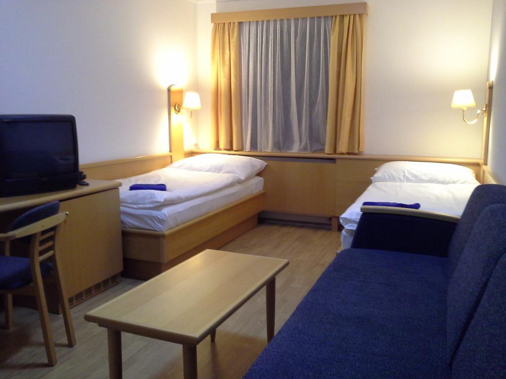 Hotel Laguna Ceske Budejovice Room photo