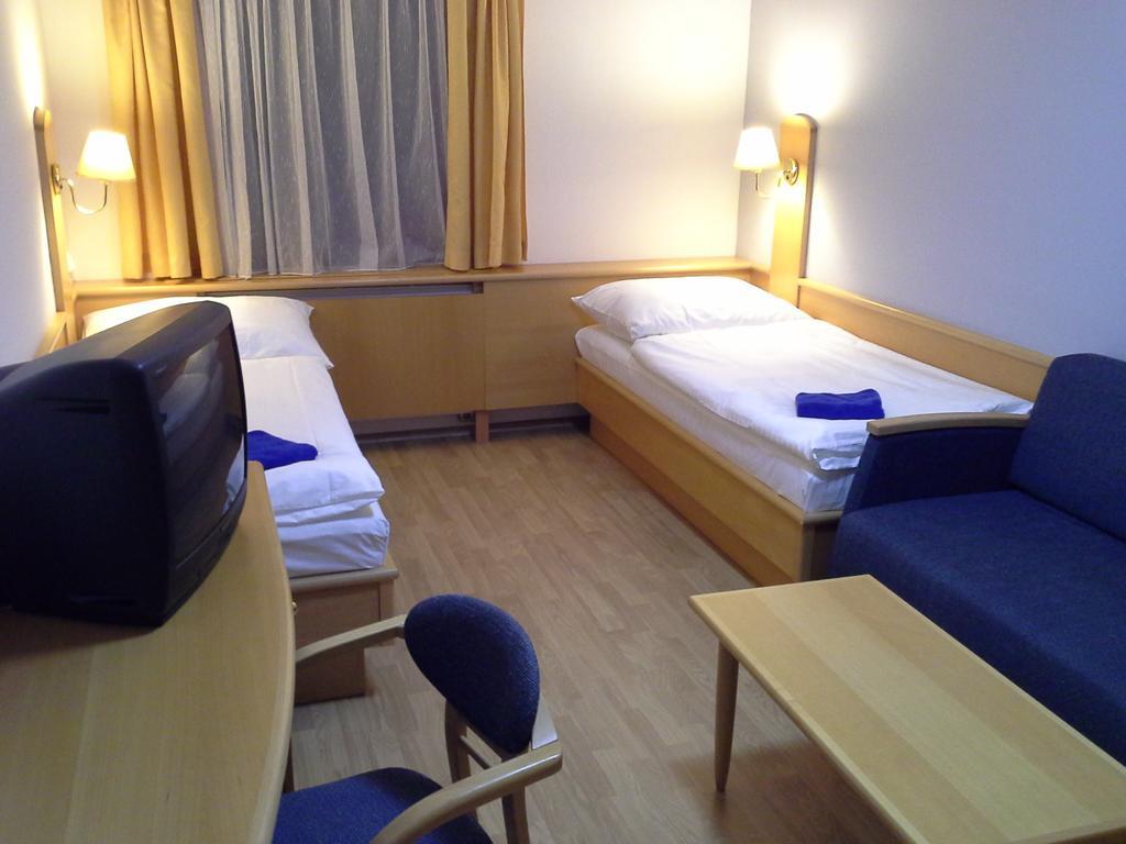 Hotel Laguna Ceske Budejovice Room photo