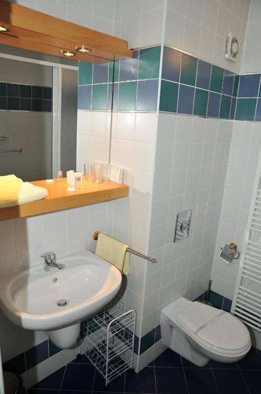 Hotel Laguna Ceske Budejovice Room photo